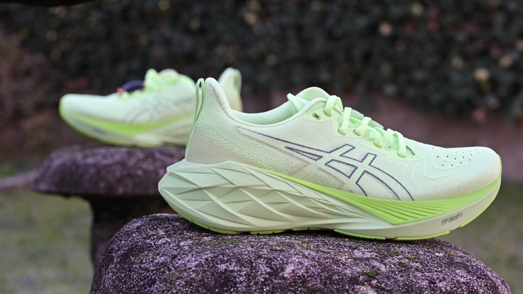 Обзор-коллекции-2024-ASICS-Novablast-4-1024x576